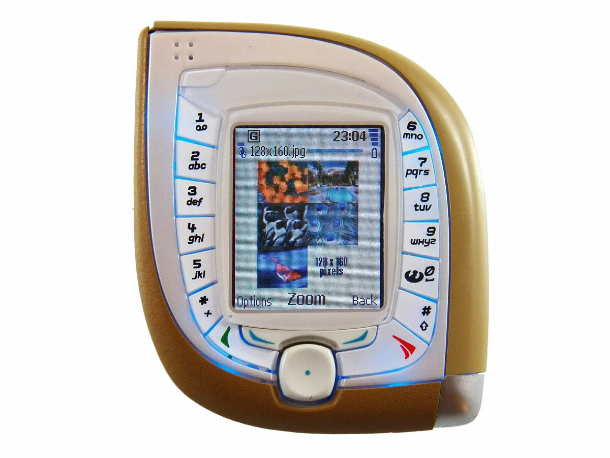 Nokia 7600 (2004) thiết kế Nokia kỳ lạ