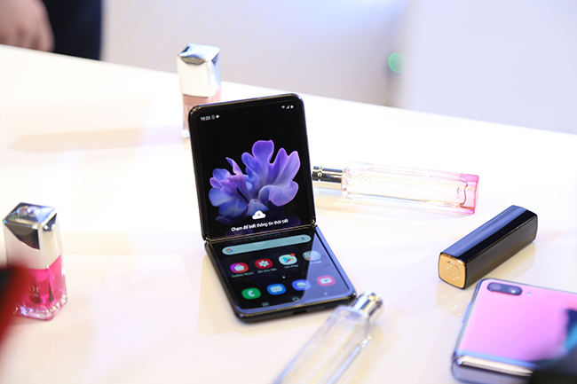 Galaxy Z Flip 5G ra mắt